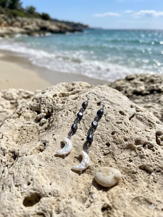 "Dark Moonlight" Earrings (Freshwater Pearl)