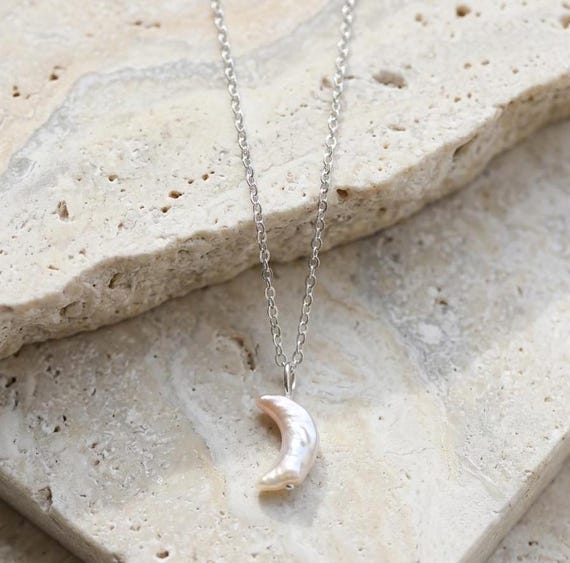 "Moonlight" Pendant (Freshwater Pearl)