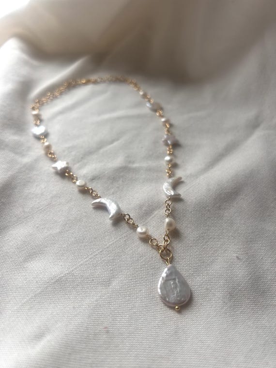 "Siren's Dream" Necklace (Gold plated, Stainless Steel, Freshwater Pearl)