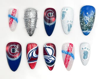 Uñas postizas Colorado Avalanche, uñas postizas de gel inspiradas en el hockey, arte de Colorado, uñas deportivas hechas a mano, uñas de montaña, huella de Yeti en el hielo