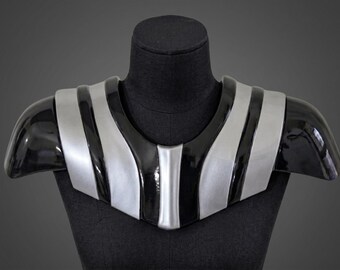 Armadura de ombro de Darth Vader, ombreiras Sith com almofadas de couro.