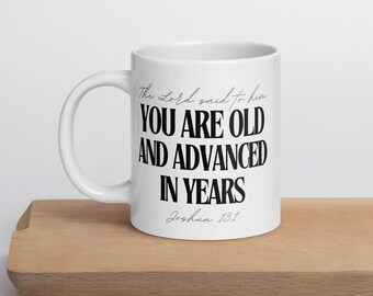Taza con versículo bíblico divertido: Josué 13:1 "Eres viejo y avanzado en años" / Regalo de broma cristiano