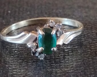 10 kt Yellow Gold Emerald Diamond Ring