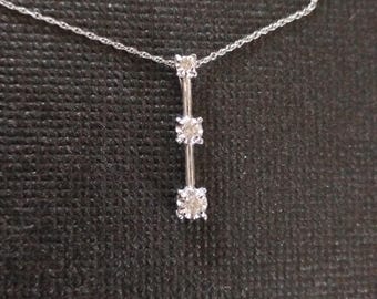 10 kt White Gold Pendant and Chain Necklace
