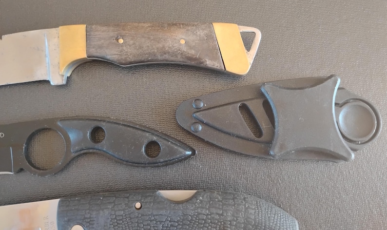 23 Knives Multi brand Gerber, Sog, Buck, Kershaw, Camilus, Victoronix, Huge LOT image 4