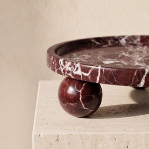 Bandeja con pedestal de mármol Rosso Levanto – Centro de mesa redondo de 28 cm, expositor de joyas – Decoración moderna imagen 2