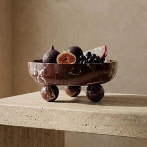 Ciotola in marmo Rosso Levanto, base sferica scultorea, centrotavola di lusso per frutta. immagine 7