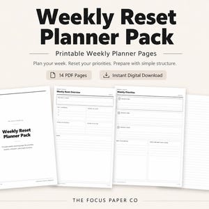 Könnte beinhalten: Ein Weekly Reset Planner Pack mit dem Text "Weekly Reset Planner Pack" in fetter schwarzer Schrift. Das Bild zeigt druckbare Wochenplanerseiten mit dem Text "14 PDF Pages" und "Instant Digital Download". The Focus Paper Co. befindet sich unten.