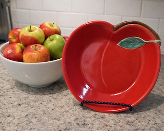 Naczynie do pieczenia w kształcie jabłka z bogatej spiżarni