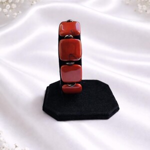 Bracelet en jaspe rouge et hématite, fermoir en acier inoxydable, bijoux en pierres précieuses naturelles, bracelet de perles rouges audacieux, cadeau fait main pour elle