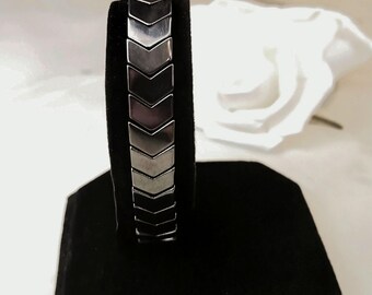 Geometrische armband van natuurlijke hematiet, unisex roestvrijstalen sluiting, moderne zwarte sieraden