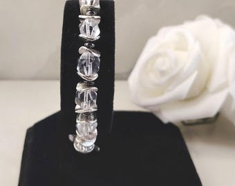 Armband van helder kwarts en hematiet – Elegant sieraad met zilveren edelsteen en roestvrijstalen sluiting.