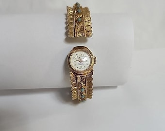 Reloj de pulsera Villereuse para mujer de 7 pulgadas, estilo brazalete, acabado dorado cepillado, estilo vintage, fabricado en Suiza.