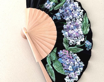 Abanico negro pintado a mano con hortensias | Abanico floral artesanal | Regalo original verano