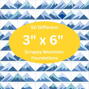 Op de afbeelding: Een raster van 50 verschillende bergvormige quiltblokken in tinten blauw en teal. De blokken zijn 7,6 cm x 15,2 cm en zijn gelabeld met "Scrappy Mountain Foundations". Een gele ovaal markeert de afmetingen.