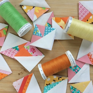 Komplette Tiny Piecing Kollektion - 3 ", 2 ", 3" Scrappy Triangles & 1 "", 2" Scrappy Strips - Grundpapier Quilt Block Muster
