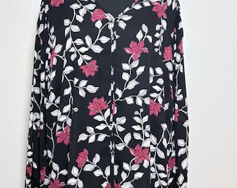 Blusa negra y rosa con estampado floral de Liz Claiborne para mujer, manga abullonada y escote en V, talla 2X.