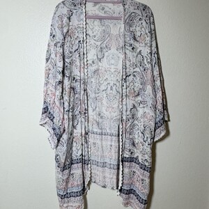 Kardigan kimonowy w stylu paisley Dylan Ryan z podwójnym koronkowym wykończeniem w stylu boho z otwartym przodem i wiskozy