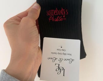 Somebody's Problem-geborduurde zwarte gripsokken