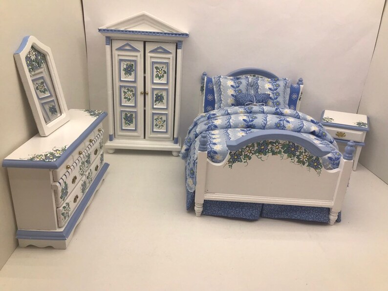 dollhouse miniature bedroom furniture set blue & white daisies hand-painted  custom dressed master bed bedroom set 1:12