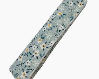 White Daisies Sage, 10" Seat Belt Cover-Comfy Shoulder Pad for Car-Soft Cushion Strap Protector