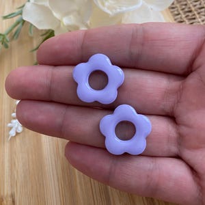 Ohrringe mit pastellfarbenen Fliederblüten, große, funkelnde Ohrstecker, Lavendelblüten-Schmuck, romantische, moderne Ohrringe, originelles Geschenk für Sie