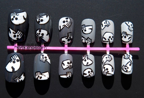 Items similar to Grey Ombré Skull Design - Hand Painted Artificial Nail ...