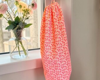 Soporte para bolsas de plástico de algodón con estampado floral rosa: organizador colgante para la compra, la cocina, el cambiador de pañales y la habitación del bebé.