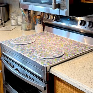 Floral Glass Cooktop Cover: Padded Stove Protector with Hot Pads