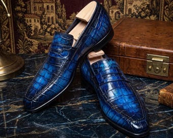 Handpolierte Penny Loafer aus blauem Alligatorleder