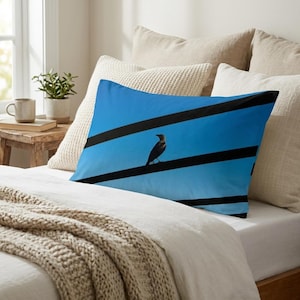 Funda de almohada de microfibra con silueta de pájaro en cables eléctricos imagen 1