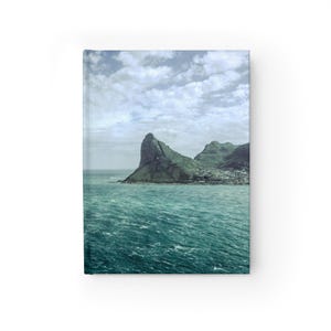 Revista sobre el paisaje montañoso y oceánico de Chapman's Peak, en la costa brumosa. imagen 2