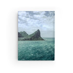 Revista sobre el paisaje montañoso y oceánico de Chapman's Peak, en la costa brumosa. imagen 4