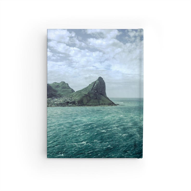 Revista sobre el paisaje montañoso y oceánico de Chapman's Peak, en la costa brumosa. imagen 4