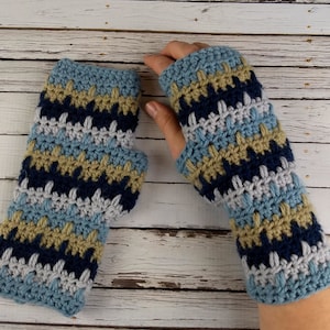 Seaside Fingerless Gloves Crochet Pattern | Women&#39;s crochet fingerless gloves pattern