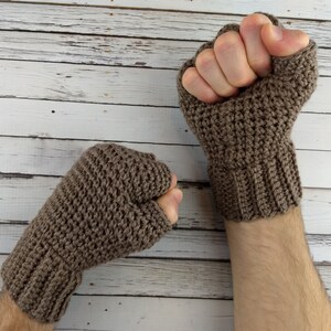 Men's Thermal Fingerless Gloves Crochet Pattern image 3