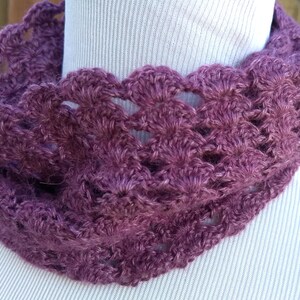 Simple Shells Cowl Crochet Pattern | Beginner Crochet Cowl Pattern | Women's Cowl Crochet Pattern
