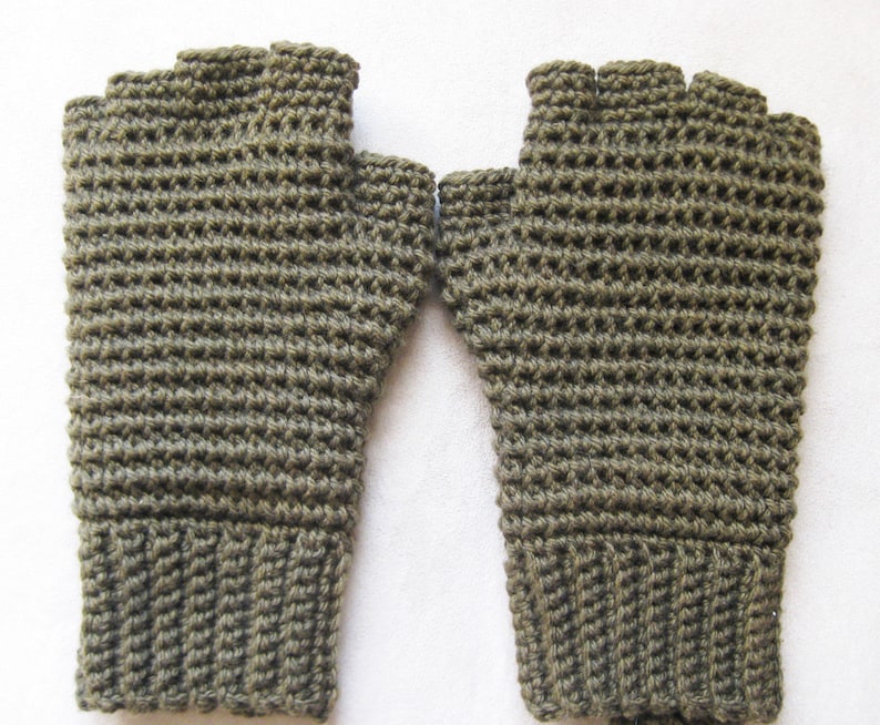 Men's Thermal Fingerless Gloves Crochet Pattern image 8