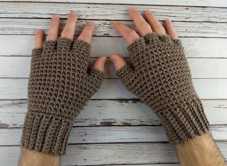 Men's Thermal Fingerless Gloves Crochet Pattern image 1