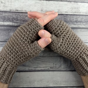 Men's Thermal Fingerless Gloves Crochet Pattern image 2