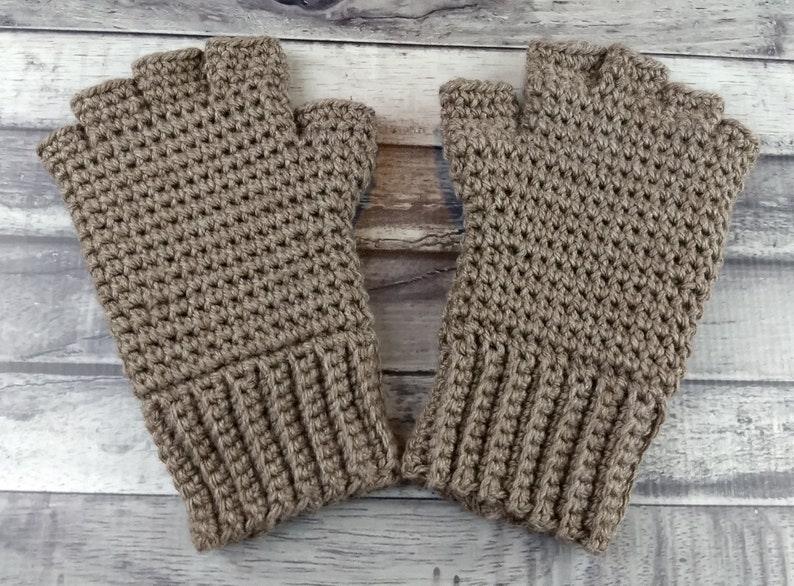 Men's Thermal Fingerless Gloves Crochet Pattern image 6