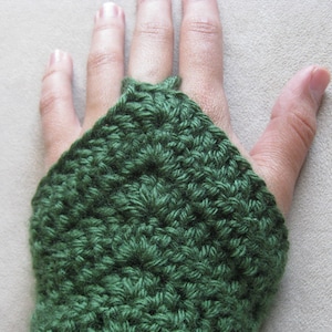 Crochet Pattern Chevron Armwarmer Fingerless Gloves image 2