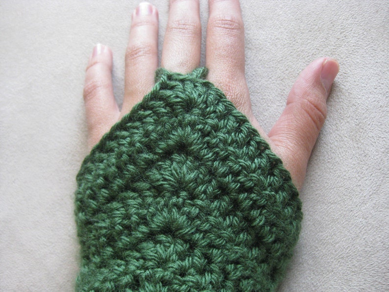 Crochet Pattern Chevron Armwarmer Fingerless Gloves image 2