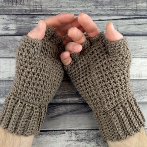 Men's Thermal Fingerless Gloves Crochet Pattern image 5