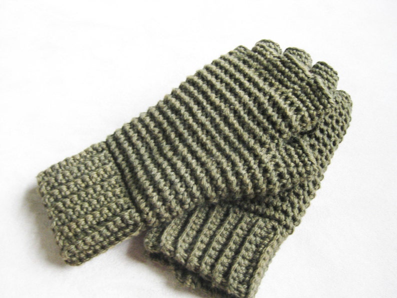 Men's Thermal Fingerless Gloves Crochet Pattern image 9