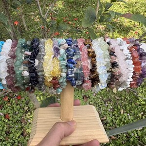 Pulsera elástica hecha a mano con cuentas de cristal natural, joyería minimalista inspirada en la sanación, apilable, regalo para el día a día para mujeres y hombres.