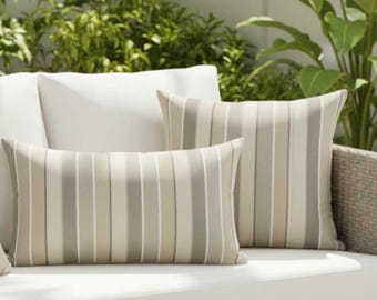 Funda de almohada de interior y exterior Sunbrella Acrylic Milano Char Stripes