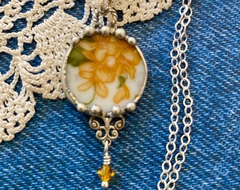 Collier, Bijoux cassés en porcelaine, Collier cassé en porcelaine, Pendentif rond, Chintz à fleurs jaunes, Argent sterling, Bijoux soudés, Recyclé