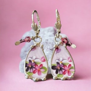 Ohrringe, Gebrochenes Porzellan Schmuck, Gebrochenes Porzellan Ohrringe, Rosa und Lila Porzellan, Sterling Silber Klappbrisur, Gelötet Schmuck, baumeln Ohrring