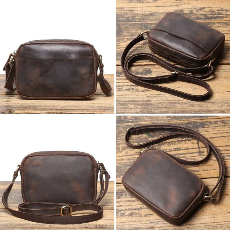 Puede incluir: Cuatro im&aacute;genes de un bolso bandolera de cuero marr&oacute;n. El bolso tiene forma rectangular con cierre de cremallera y correa ajustable. El cuero tiene un aspecto envejecido.
